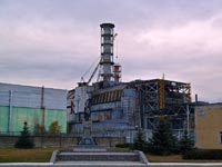 AKW Tschornobyl. Die Montage des neuen Abluftkamins der zweiten Ausbaustufe