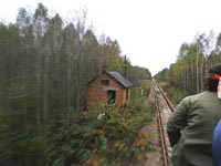 Mit einer Diesellok durch die Zone