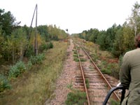 Mit einer Diesellok durch die Zone