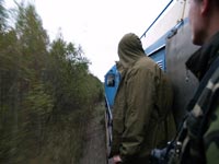 Mit einer Diesellok durch die Zone